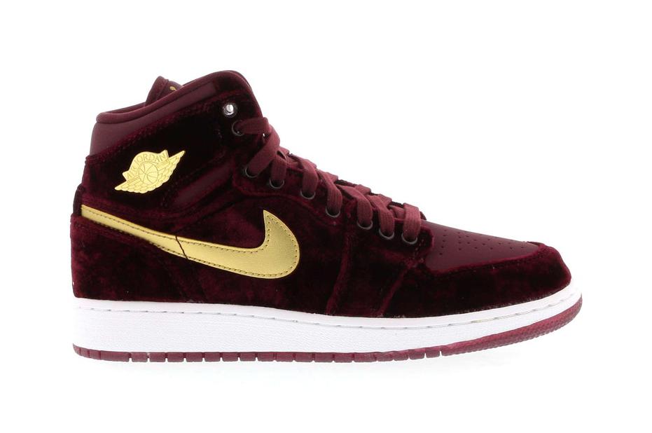 Maroon retro jordans online